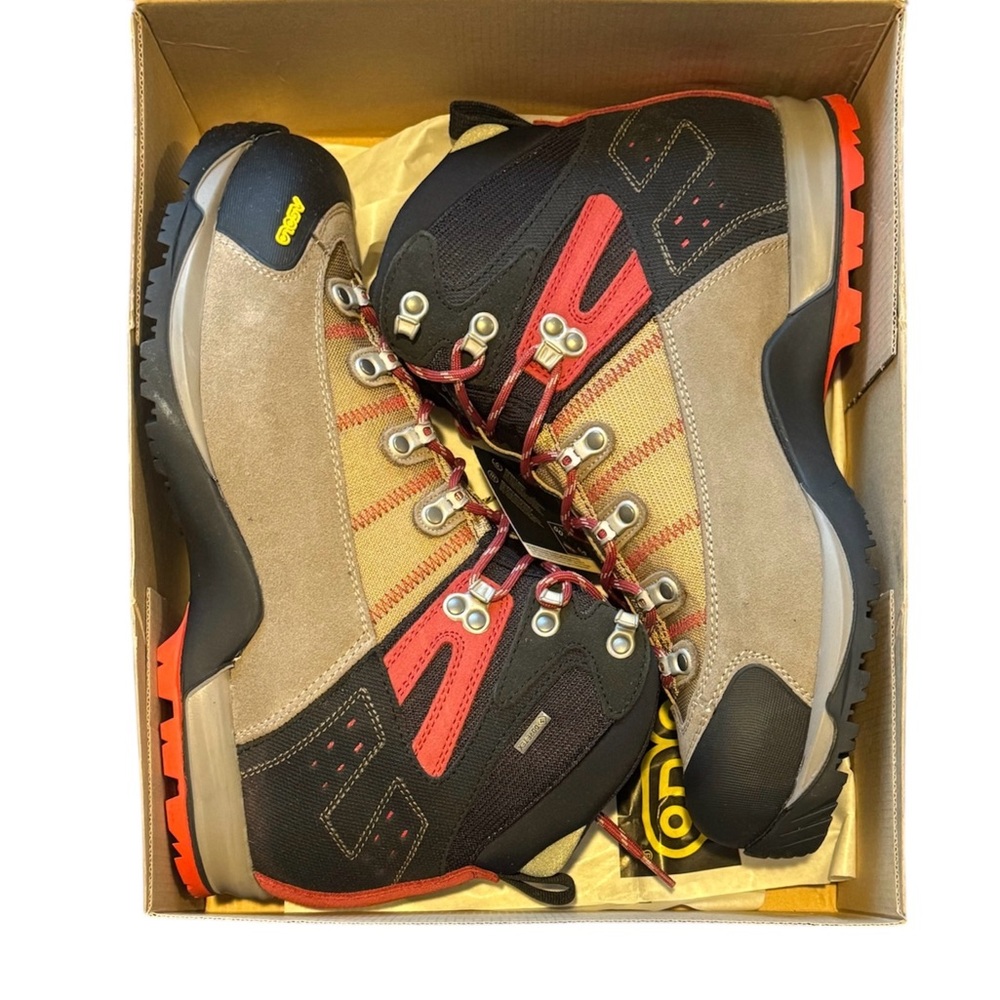 Men's Hiking Boots - Tan and Black